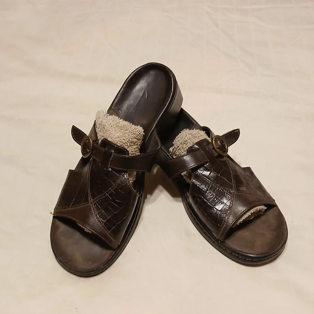 Clarks Women Dark Brown Faux Croc Wedge Sandals Comfort Fuzzy Lined Size Unknown